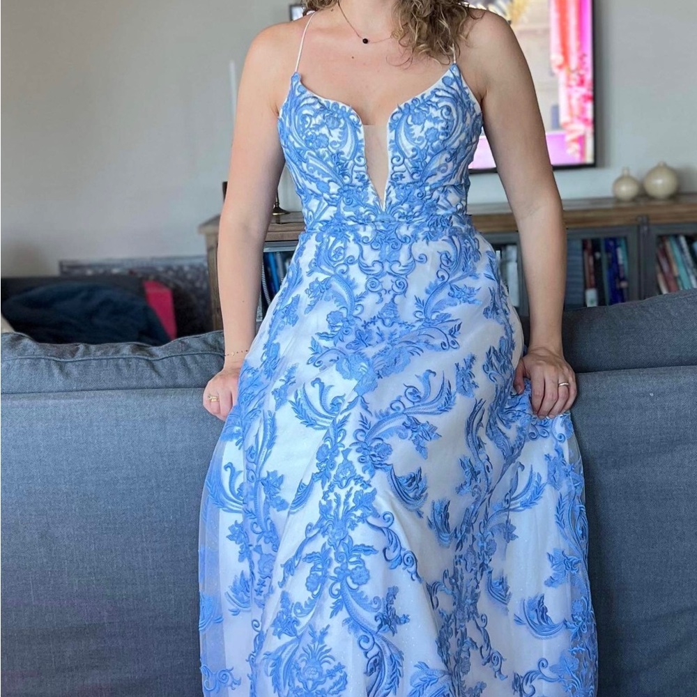 Elegant formal/ prom dress. Like new.